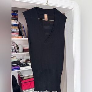 🖤  Stunning Long Tall Sally (Elegant Leg Brand) Black V-Neck Ribbed Top - M